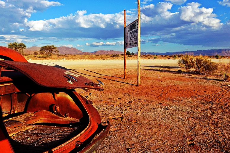 Verrostetes Auto in Solitair in Namibia