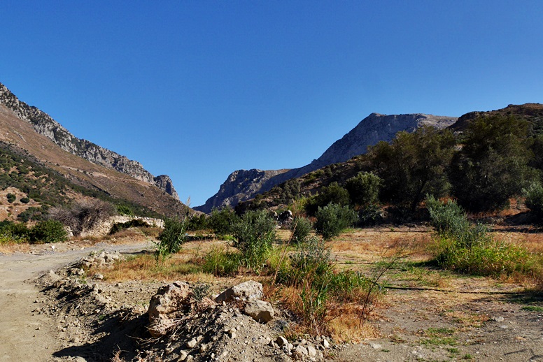 Wandern auf Kreta: Blick von der zweiten Mühle auf die Bucht von Plakias