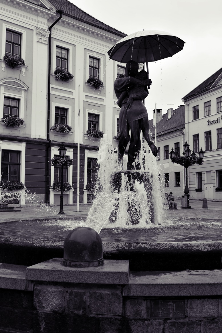 Brunnen der Liebenden in Tartu Estland