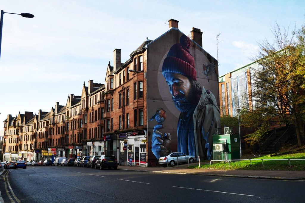 Häuserwand mit Streetart entdeckt auf einer Streetart Tour durch Glasgow