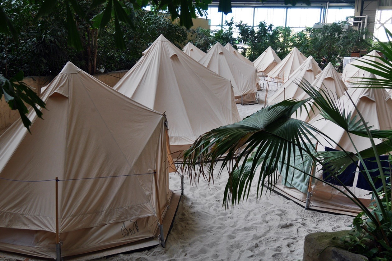 Zelte zum Übernachten im Tropical Islands