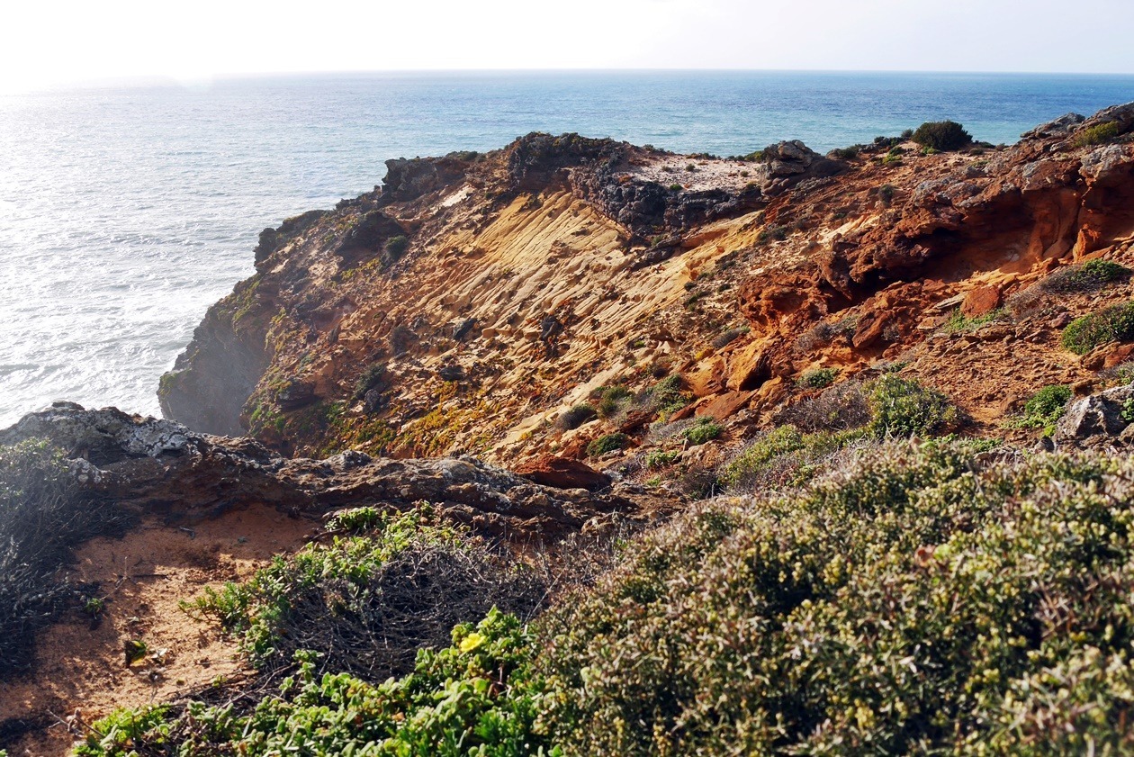 Hohe Klippen an der Atlantikküste auf dem Fisherman´s Trail in Portugal