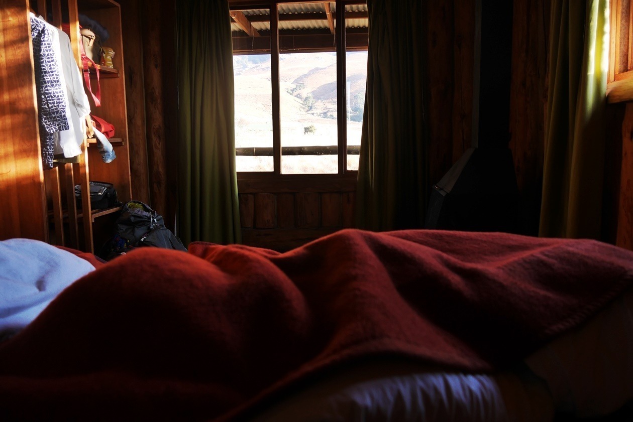 Blick aus dem Bett in der Greenfire Drakensberge Lodge