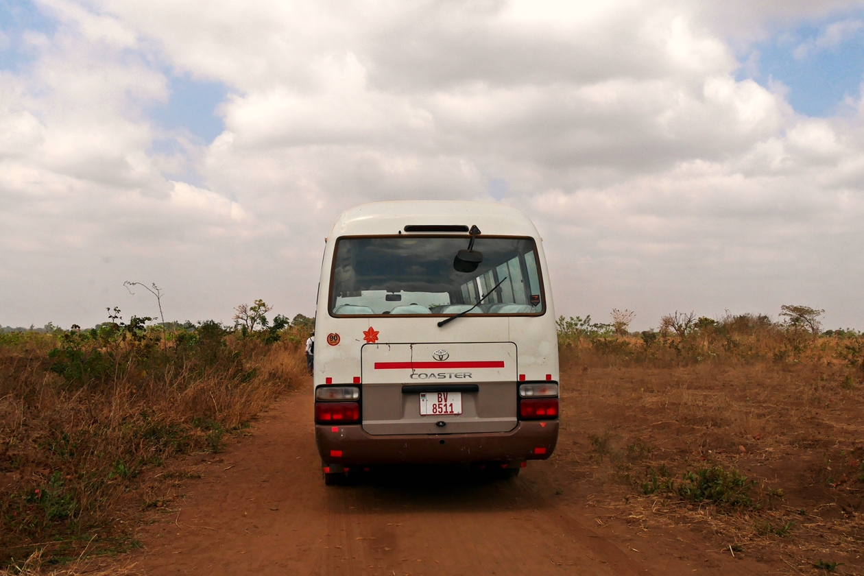 Ein Bus als typisches Transportmittel in Malawi