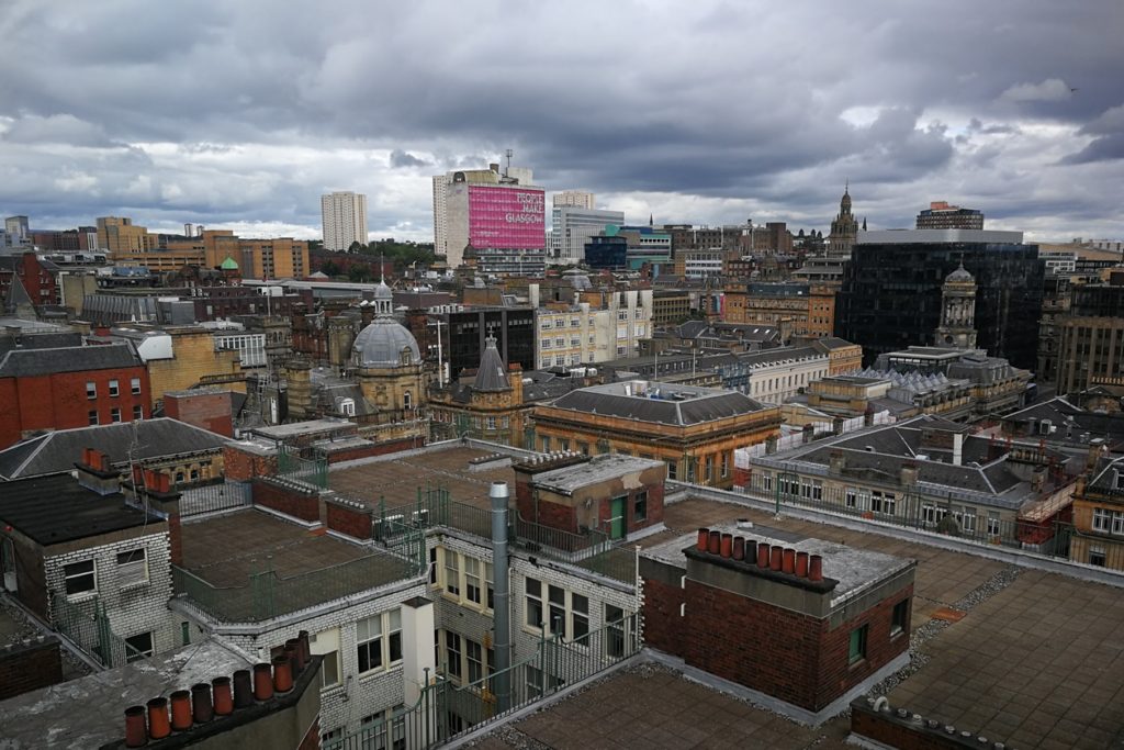 Blick auf die Dächer von Glasgow vom Glasgow Lighthouse