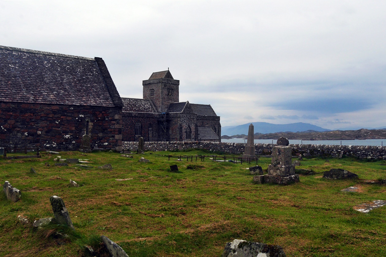 Blick auf den Friedhof und die Abbey von Iona