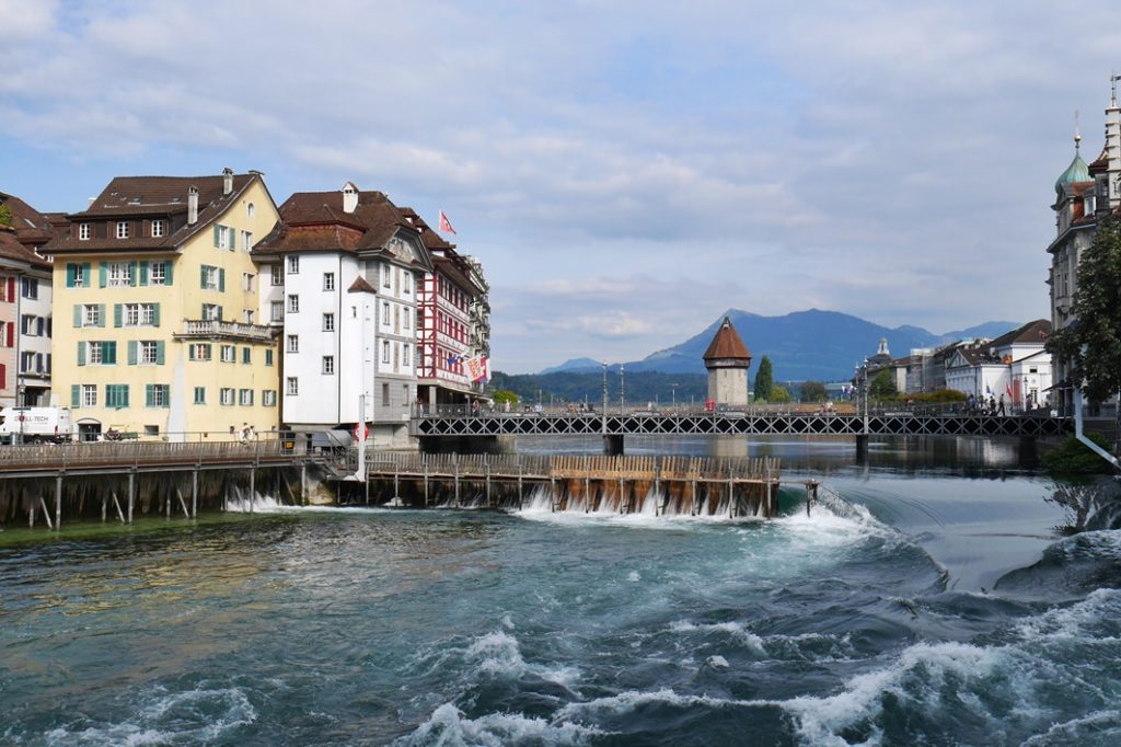 Reuss und Kapellbrücke in Luzern