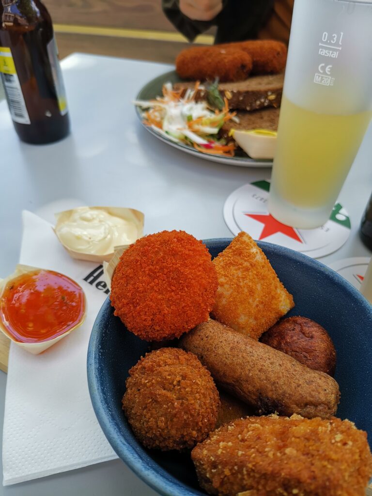 Frittierte Spezialitäten in einem Restaurant in Leeuwarden