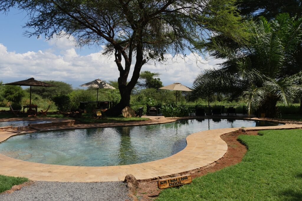 Pool der Tawi Lodge an den Toren des Amboseli Nationalparks.