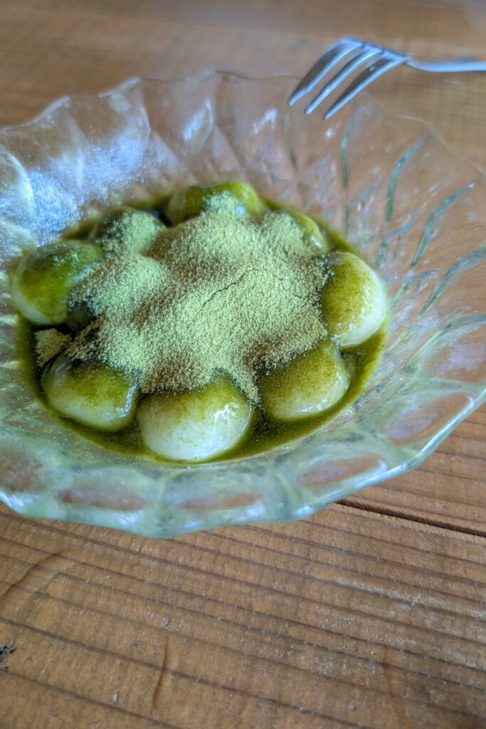 Matcha Dango in einem Café auf Taketomi