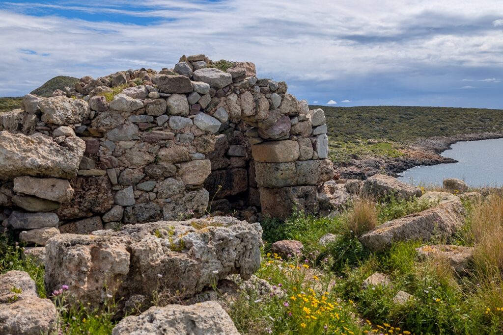 Tempel zu Ehren von Poseidon in der Nähe vom Kap Tainaron auf der Mani Halbinsel.