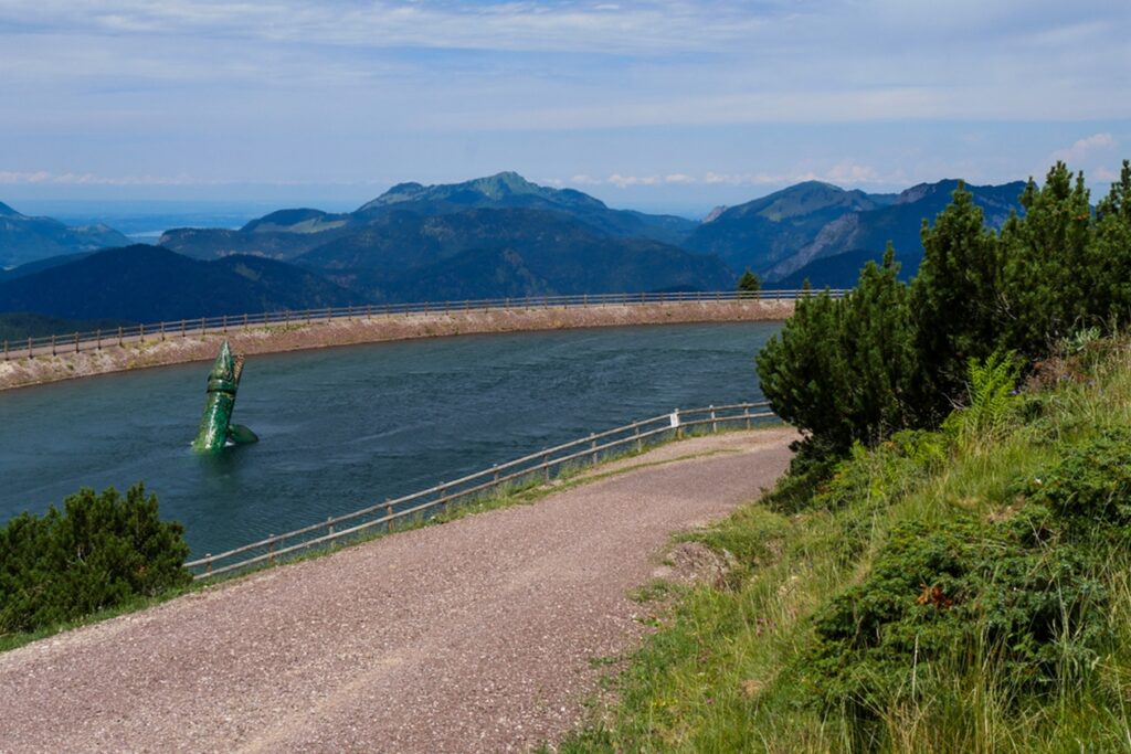 Dinosaurier im Löschwasserteich der Steinplatte