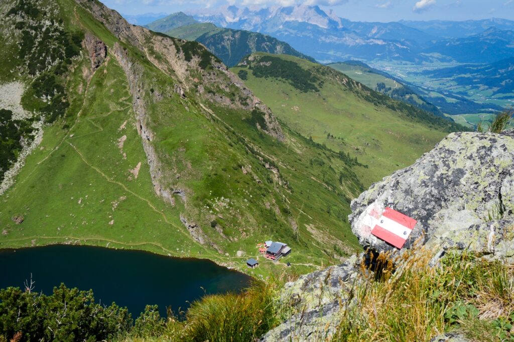 Wanderweg zum Gipfel der Henne im Pillerseetal