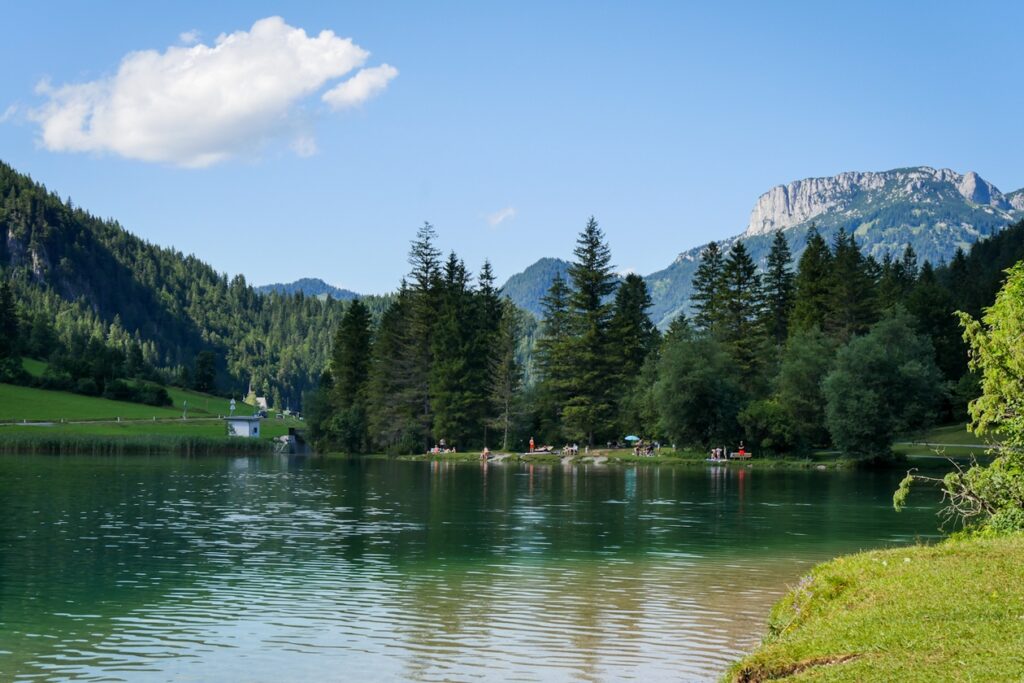 Panoramablick über den Pillersee und die Steinplatte