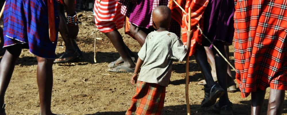Tanzende Massai in Kenia